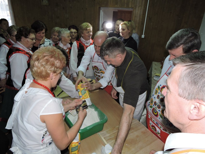 Święto Fafernucha w Golance, 2018. Posłowie, starosta i wójtowie gnietli ciasto. Zdjęcia