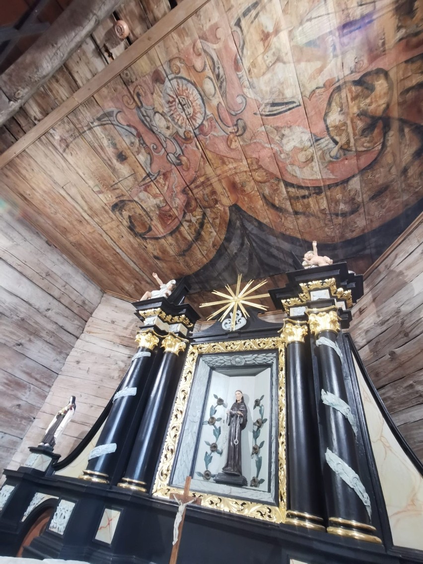 Kościół świętego Leonarda w Busku-Zdroju. Możesz zwiedzić ten ciekawy zabytek