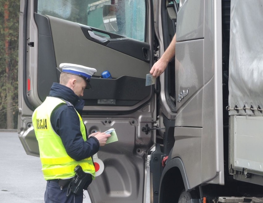 Bezpieczna 61. Policja kontroluje kierowców