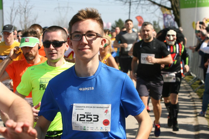 Biegli w niedzielę nad Zalewem Zemborzyckiem. To ostatni bieg z cyklu "Cztery Dychy do Maratonu" [DUŻO ZDJĘĆ]