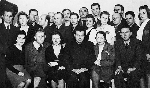 Zespół &quot;Dziennika Zachodniego&quot; z końca lat 40. Drugi od lewej siedzi Bolesław Surówka