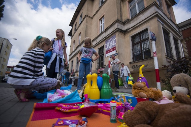 Święto Bydgoskiego PrzedmieściaImpreza organizowana przez organizacje, wspólnoty i grupy nieformalne z Bydgoskiego Przedmieścia. W programie: warsztaty, spotkania, gry terenowe, animacje dla dzieci a także pchli targ.