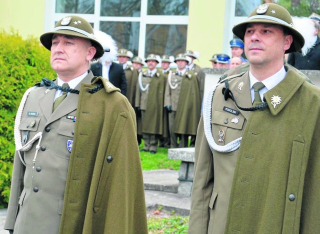 Z lewej dowódca ganizonu podpułkownik Grzegorz Grobel, przy nim jego poprzednik major Radosław Podolski