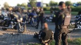 Policjanci i helikopter w pogoni za motocyklistami