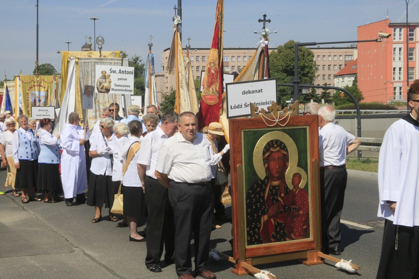 XXXI Archidiecezjalne Święto Eucharystii [ZDJĘCIA] Procesja w Łodzi