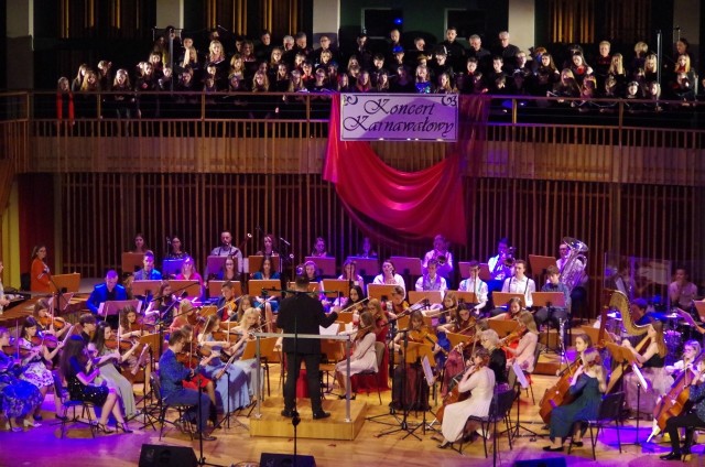 Ostatnim wspólnym przedsięwzięciem Chóru i szkolnej orkiestry  były styczniowe Koncerty Karnawałowe w Zespole Szkół Muzycznych.