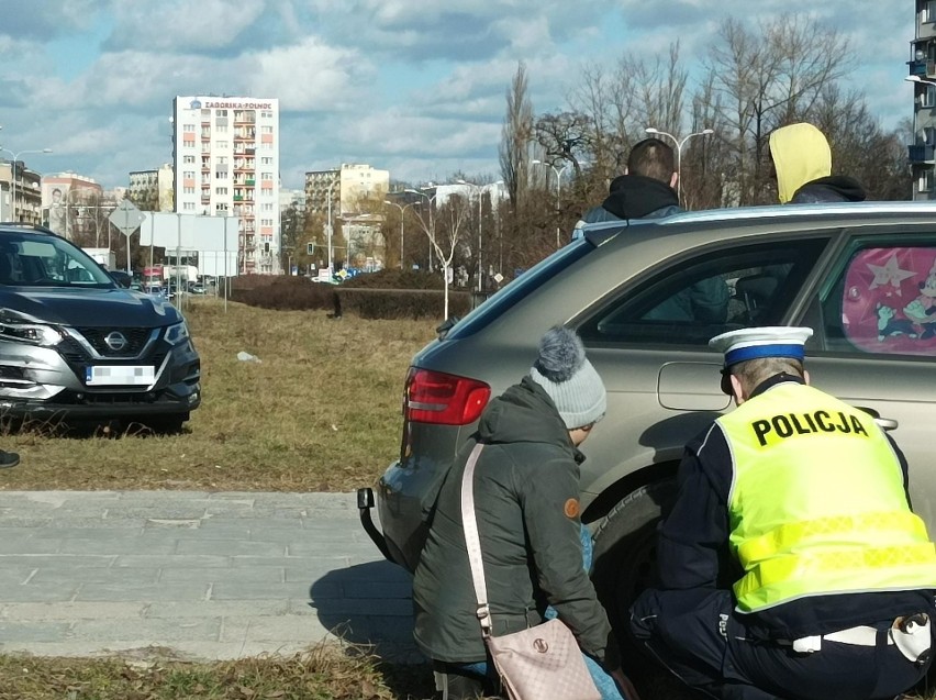 Zderzenie przed skrzyżowaniem na ulicy Tarnowskiej w Kielcach. Nissan wjechał w tył audi. Są zdjęcia