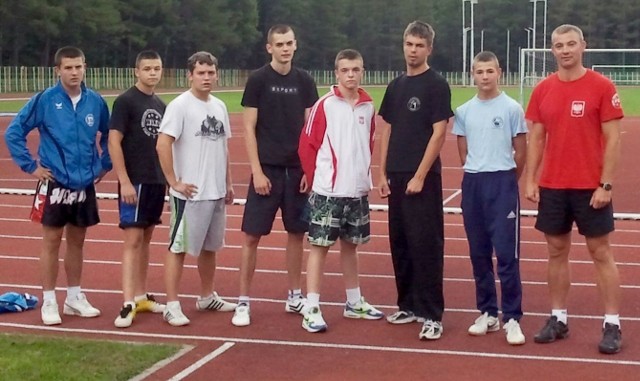 Przemek Sułkowski (czwarty z lewej) przebywał na zgrupowaniu przygotowawczym przed mistrzostwami świata.