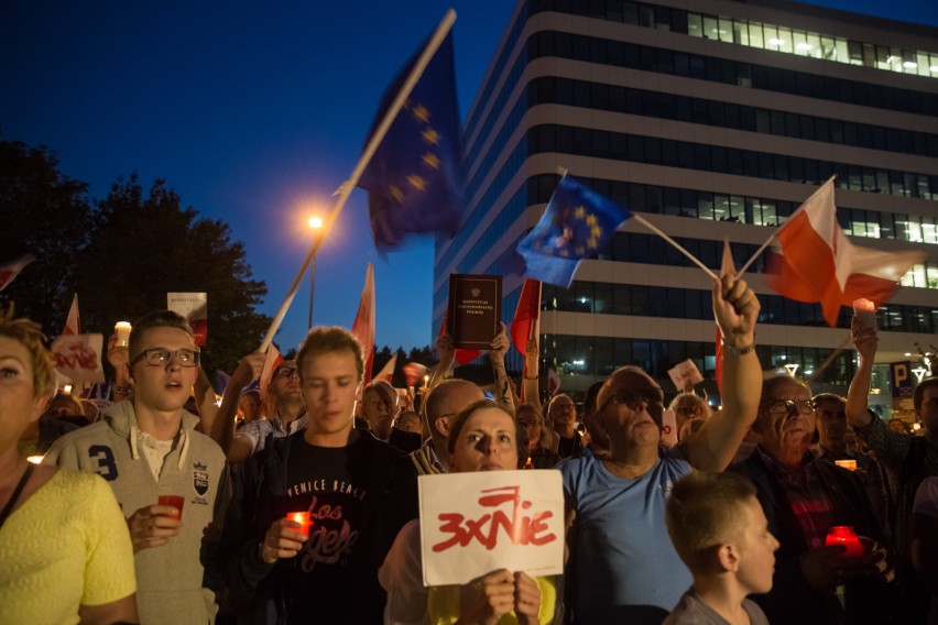 "Wolne sądy, chcemy weta!". Tłumy krakowian protestowały w obronie wolnych sądów