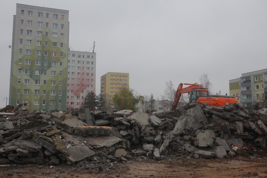 Trwa rozbiórka starej przychodni na Piątkowie