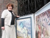 Bogumiła Latowska. Jest emerytowaną nauczycielką i malarką, jej prace pokazywane były na ponad 230 wystawach