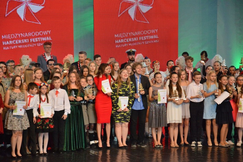 Wokalistki z Pińczowa docenione na Festiwalu Harcerskim. Magdy Bogdan i Zuzia Omasta wyróżnione
