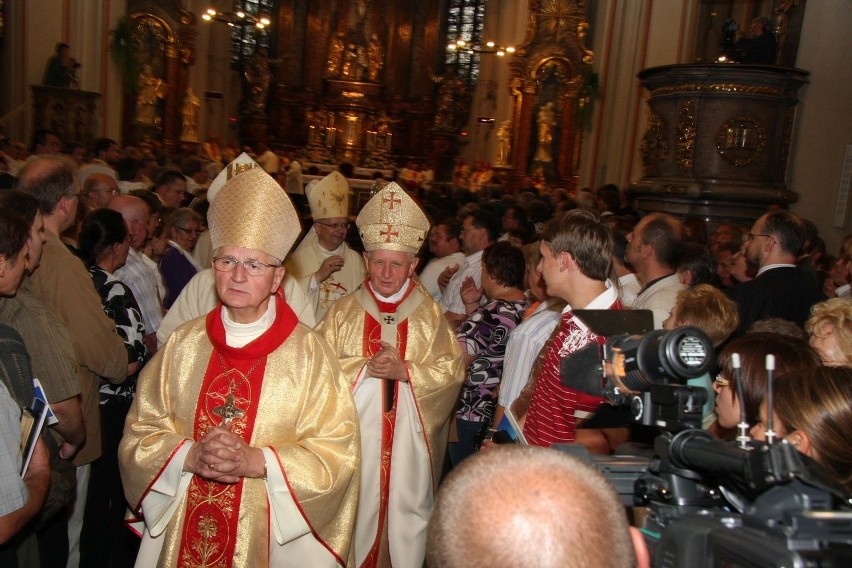 Jan Wieczorek (1935-2023) to emerytowany biskup gliwicki i...