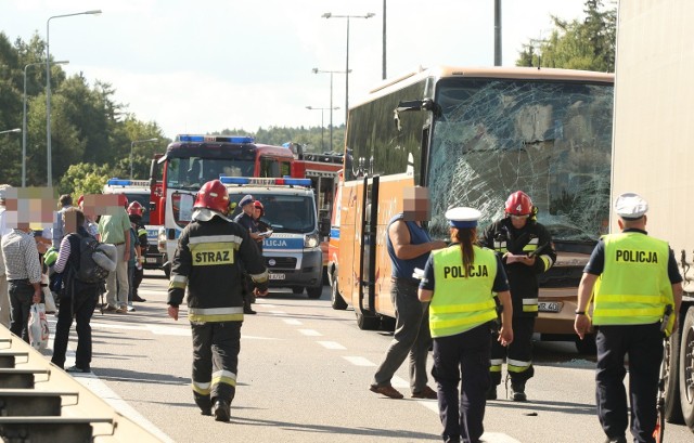 Wypadek na obwodnicy Trójmiasta. Zderzył się autokar z ciężarówką