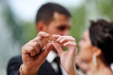 Jest pomysł na 500 plus dla małżeństw. Jaki trzeba mieć staż po ślubie?
