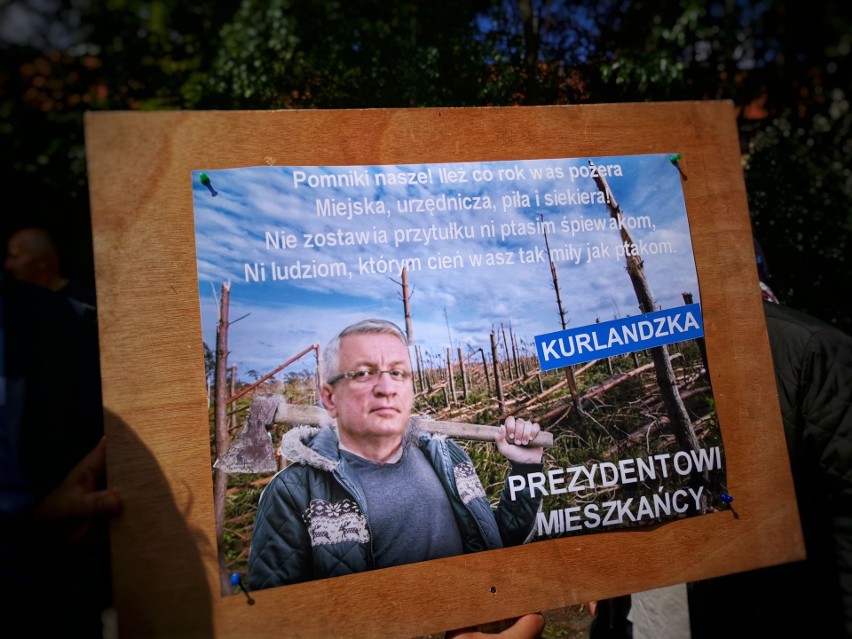 Kilkadziesiąt osób blokowało przejazd samochodom protestując...