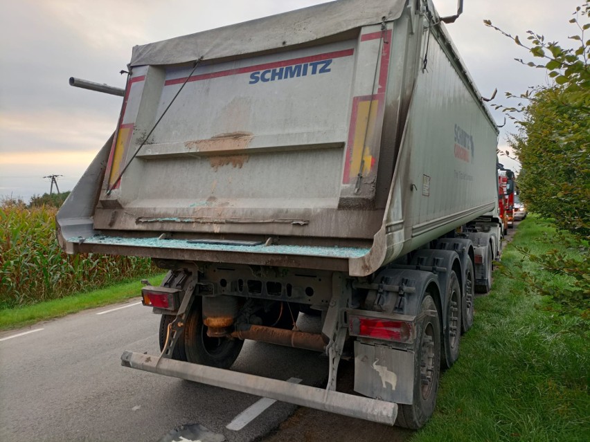 Groźny wypadek dwóch ciężarówek na drodze nr 8 pod...