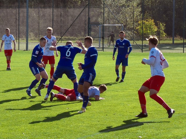 Texom Sokół Sieniawa (niebieskie stroje) przegrał w Chełmie.