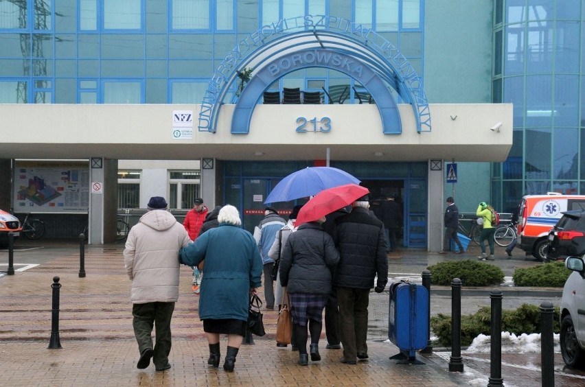 Mężczyzna zmarł w holu szpitala przy ulicy Borowskiej