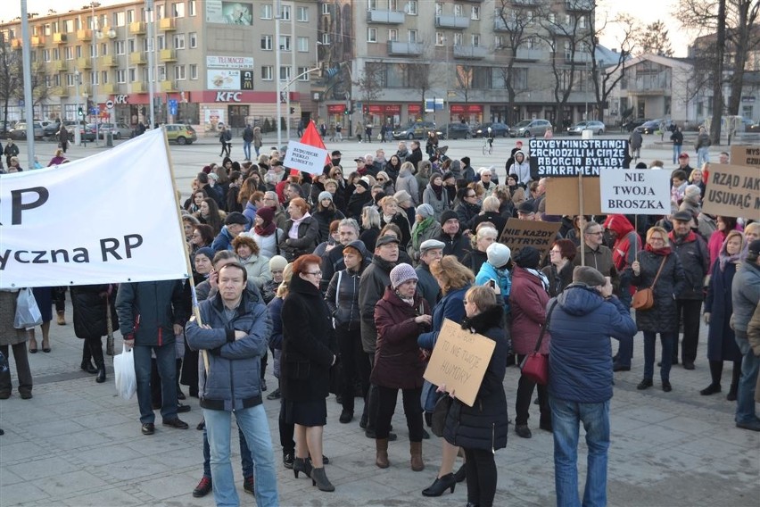 Częstochowa: Antyrządowa manifestacja w Dzień Kobiet