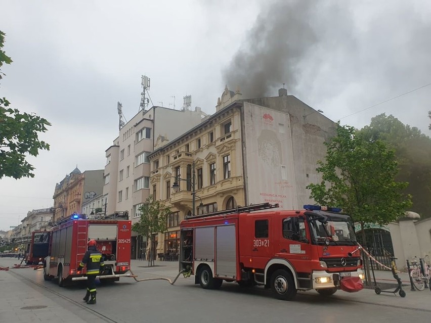 - Sytuacja nie została opanowana. Prawdopodobnie na dachu...