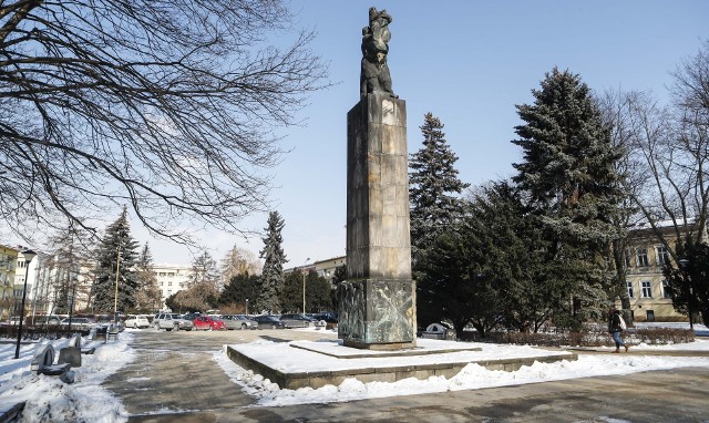 Pomnik Wdzięczności Armii Czerwonej stanął w Rzeszowie w 1951 roku na dawnym pl. Zwycięstwa (dziś Ofiar Getta).
