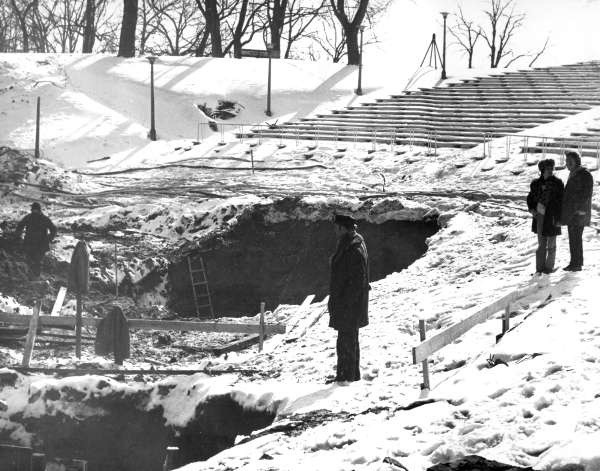 Rok 1978. Pod fundamenty odciągu dachu wykopano 12-metrowe...