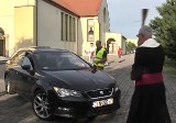 Pod kościołem Chrystusa Miłosiernego na Rąbinie w Inowrocławiu odbyło się święcenie pojazdów. Zobaczcie video