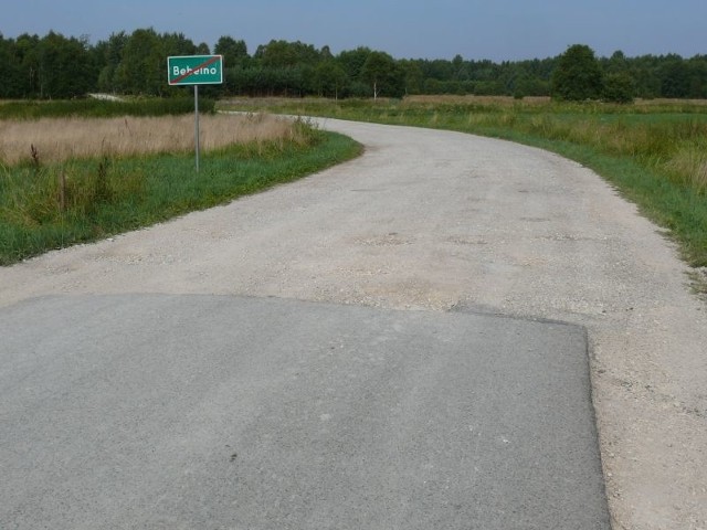 Jeszcze w tym roku zostanie wyremontowana droga powiatowa z Bebelna do Krzepina. Powiat i gmina Włoszczowa dołożą w sumie 141 tysięcy złotych do przeszło półmilionowej promesy rządowej.