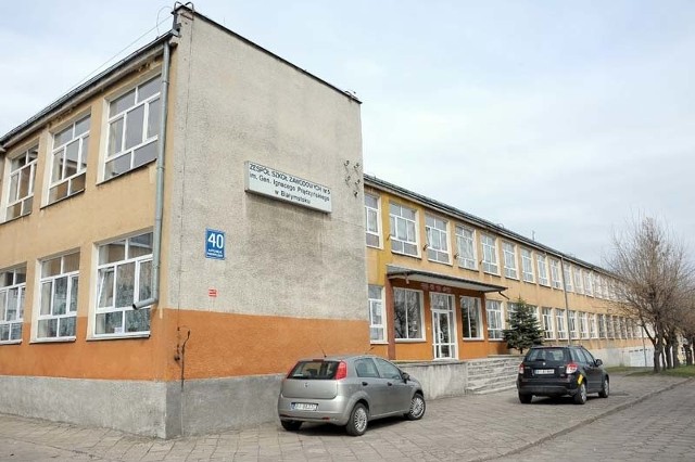 Zespół Szkół Zawodowych nr 5 w Białymstoku. To tutaj sześciu uczniów było odurzonych szałwią.