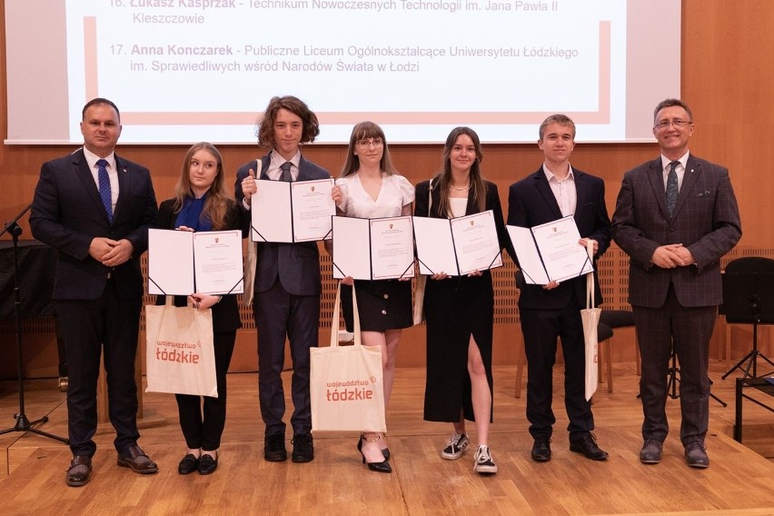 Najlepsi uczniowie i studenci nagrodzeni stypendiami Marszałka Województwa Łódzkiego. Zobacz listę 