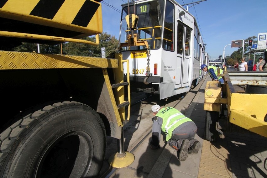 W tramwaju na Legnickiej zerwał się silnik