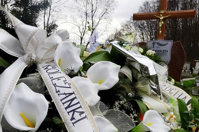 Magdę pochowano 3 kwietnia. Na cmentarz w Zawadzie odprowadzili ją bliscy, rodzina, sąsiedzi, koledzy i koleżanki.