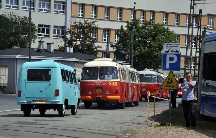 Zabytkowe autobusy paradowały ulicami Krakowa [ZDJĘCIA, WIDEO]