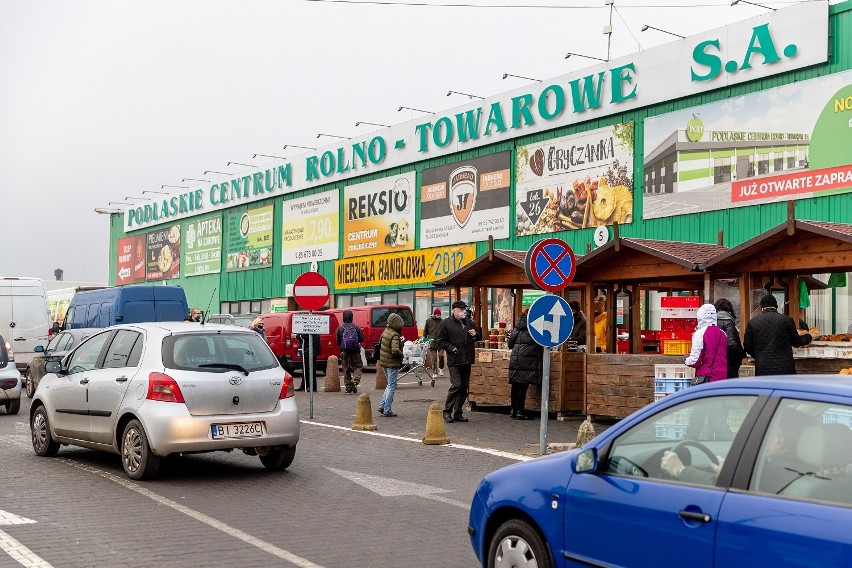 Białystok. Giełda rolno-towarowa przy Andersa pełna klientów! Przedświąteczny szał zakupów (GALERIA)