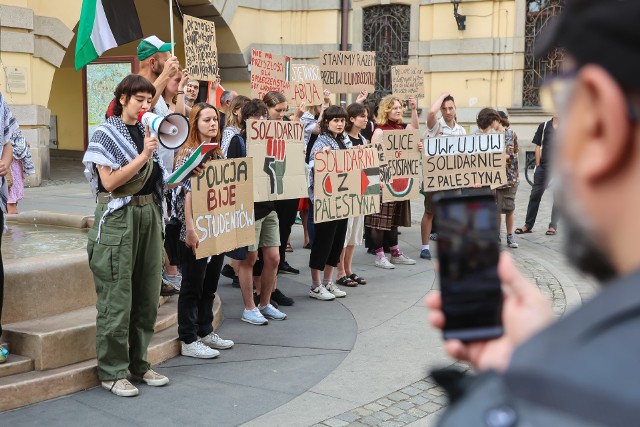 W czwartek (20 czerwca) we Wrocławiu pod gmachem Uniwersytetu Wrocławskiego odbyła się manifestacja. Studenci protestowali przeciwko "ludobójstwu w Palestynie". Uczelnia nie zamierza publicznie potępić Izraela i twierdzi, że protest jest nielegalny.