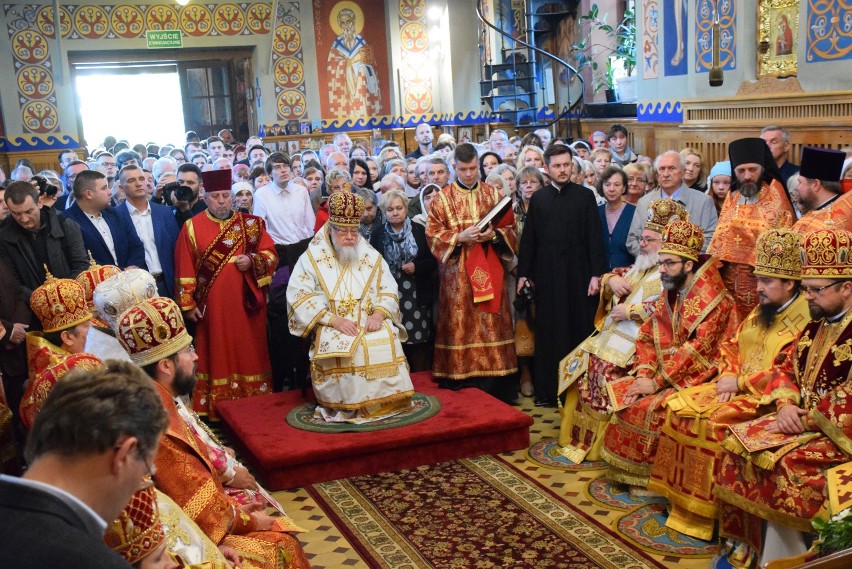 W chirotonii, czyli udzieleniu święceń wyższych, w katedrze...