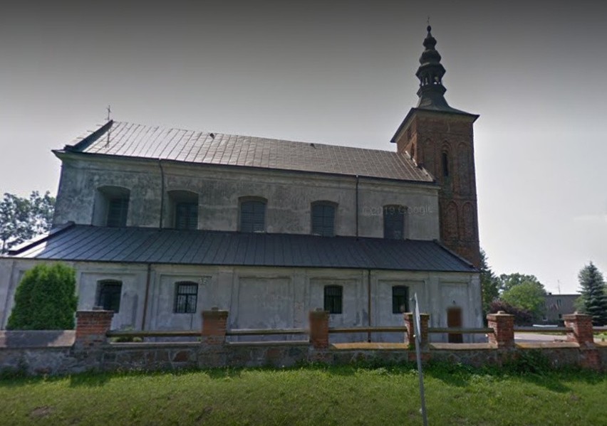 Proboszczem parafii św. Marcina w Oporowie, którą prowadzą...