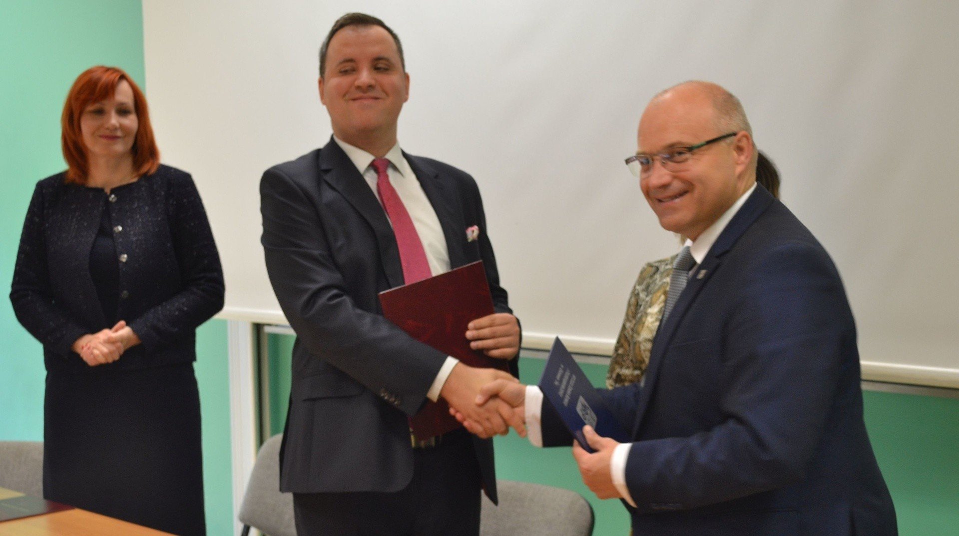Powiat opatowski podpisał umowę w Wyższą Szkołą Biznesu i