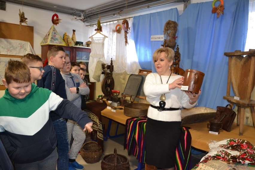 Uczniowie z Rogowa w szkole poznają historię regionu [ZDJĘCIA]