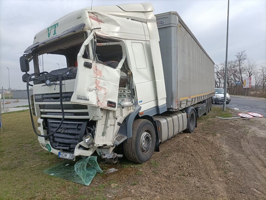 Wypadek na węźle autostrady A4 pod Wrocławiem. Są utrudnienia [ZDJĘCIA]