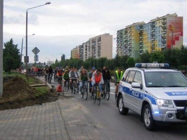 Nad bezpieczeństwem rowerzystów czuwali policjanci z radomskiej &#8222;drogówki&#8221;.