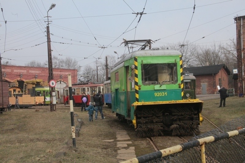 Spotkanie ze starymi tramwajami w zajezdni na Brusie