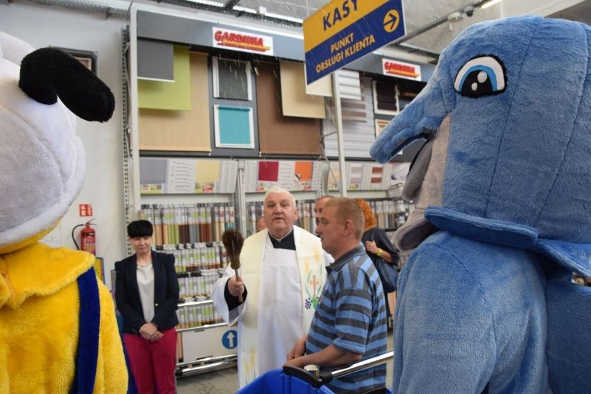 Tłumy na otwarciu supermarketu Mrówka w Suchedniowie (ZDJĘCIA)