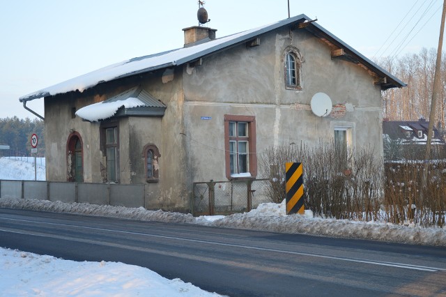 Jeszcze w tym roku drogowcy pojawią się na trasie 212. Tu na odcinku Bytów-Dąbie wyleją nową warstwę asfaltu. W związku z inwestycją konieczne jest wyburzenie domu dróżnika.