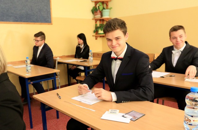 Egzamin gimnazjalny 2017 - historia i WOS. Co było? [Czym jest szara