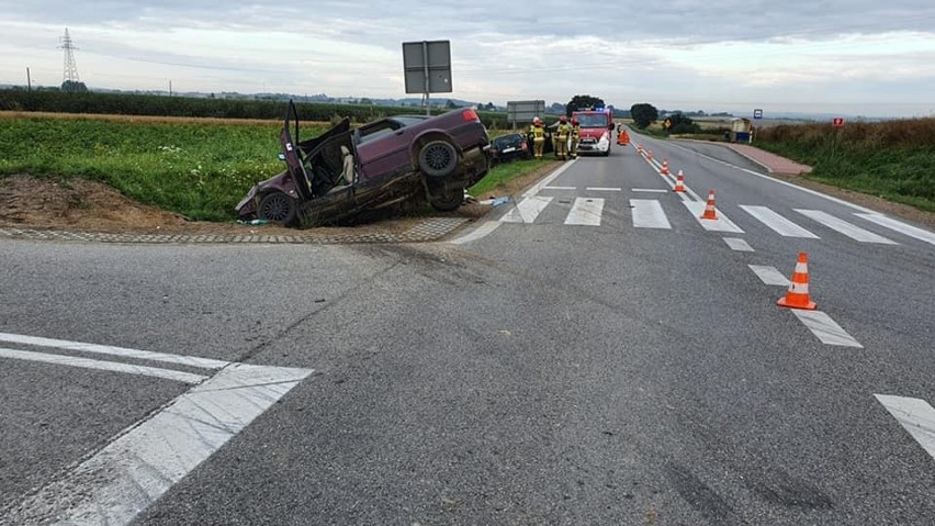 Groźny wypadek w Goźlicach. Pięć osób rannych, krajowa "dziewiątka" była całkowicie zablokowana [ZDJĘCIA] 