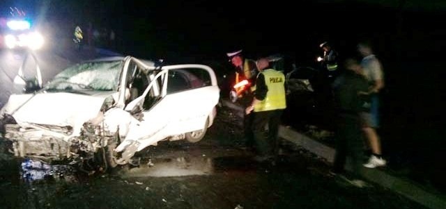 Straszny wypadek pod Ostrowią. Jedna osoba nie żyje, cztery są ranne (zdjęcia)
