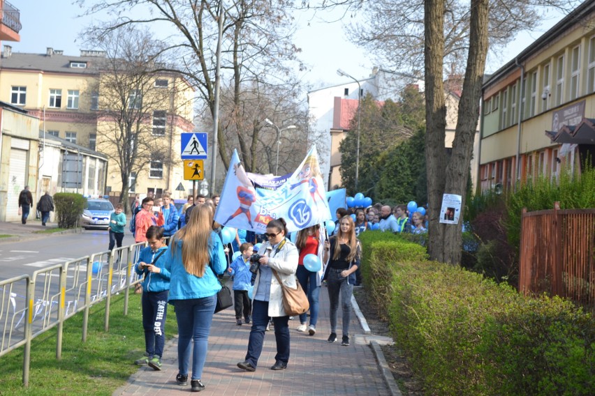 Błękitny Marsz w Sosnowcu: Izabela Trojanowska i Dariusz Rekosz mówią o autyzmie ZDJĘCIA