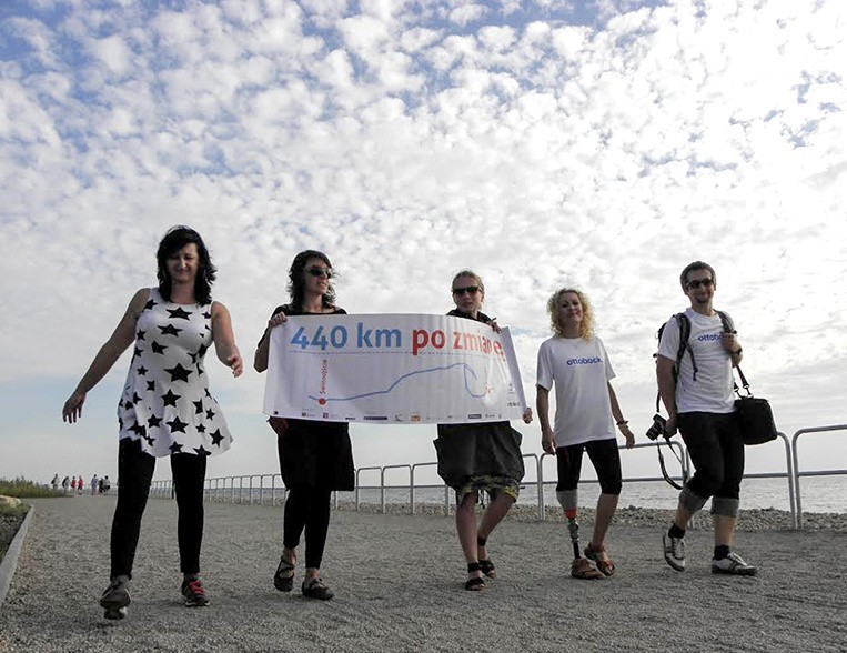 Przeszły 440 kilometrów, by powalczyć o przystosowanie plaż dla niepełnosprawnych [ZDJĘCIA]